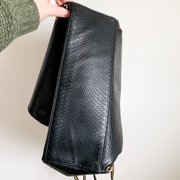 Black Croc Print Vegan Leather Tote Bag With Gold Metal Chain Strap - Picture 8 of 10